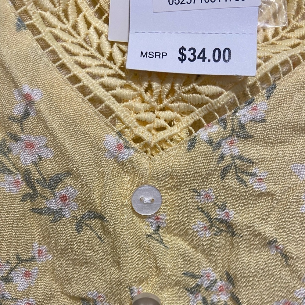 NWT Hippie Rose Buttercup Yellow Floral Blouse - Picture 5 of 5